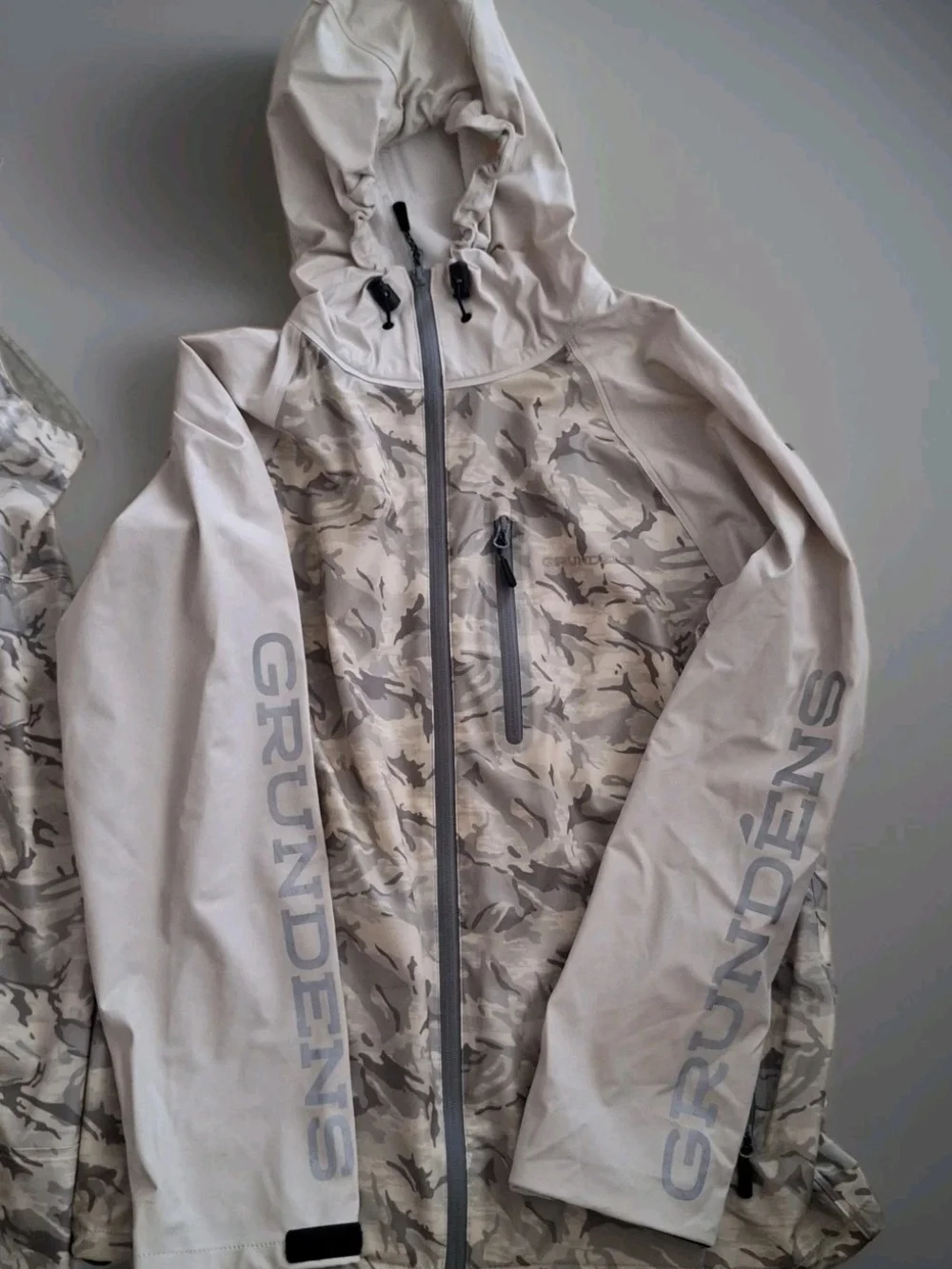 Grundens Neptune Waterproof Fishing Suit Set Mens M Refraction Camo Jacket EUC